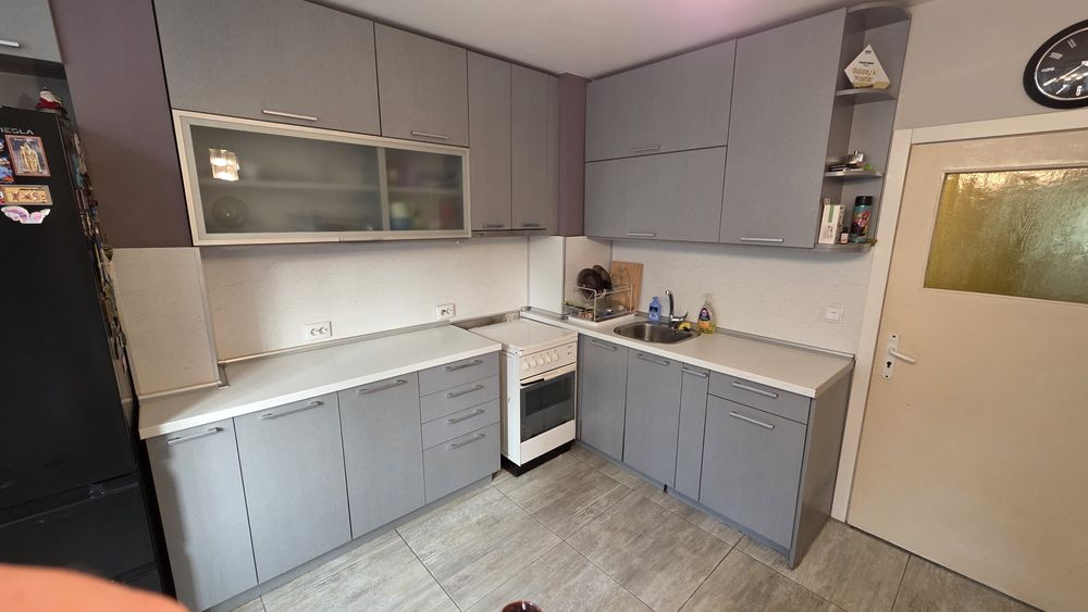 Продавам кухня ъглова