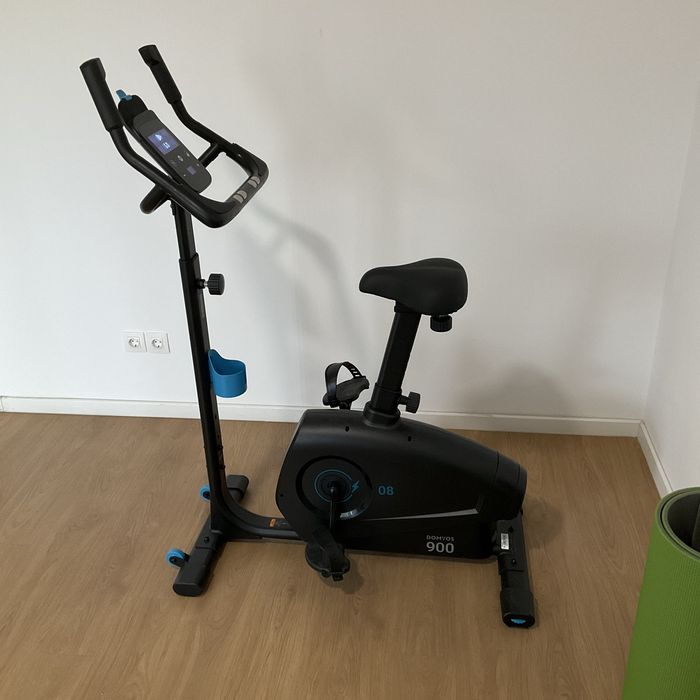 Bicicletă de apartament DOMYOS conectată și auto-alimentată EB900