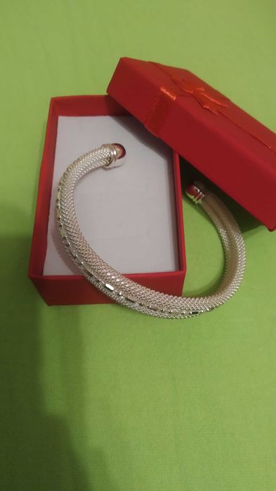 Нова, сребърна гривна. Различни модели. Цена 25/75 лв.В кутия.