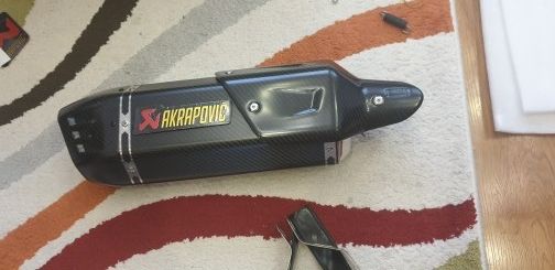 Карбоново спортно гърне (Ауспух) AKRAPOVIC