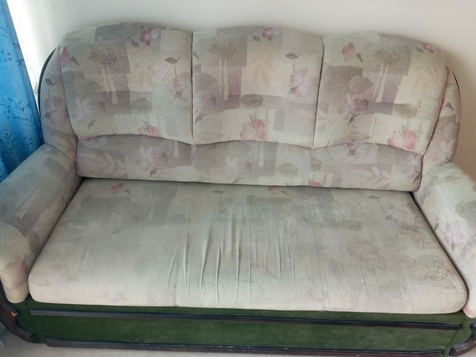 Срочно продам диван.