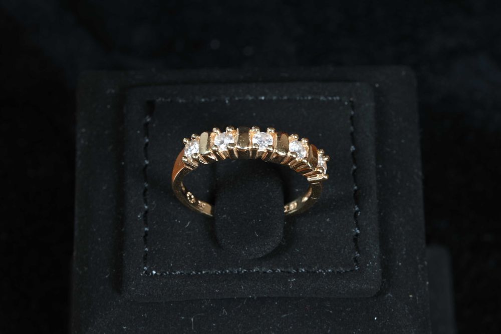 Златен Пръстен Халка 585 ( 14к) с Цирконий 2.98 грама Размер 54 1/2