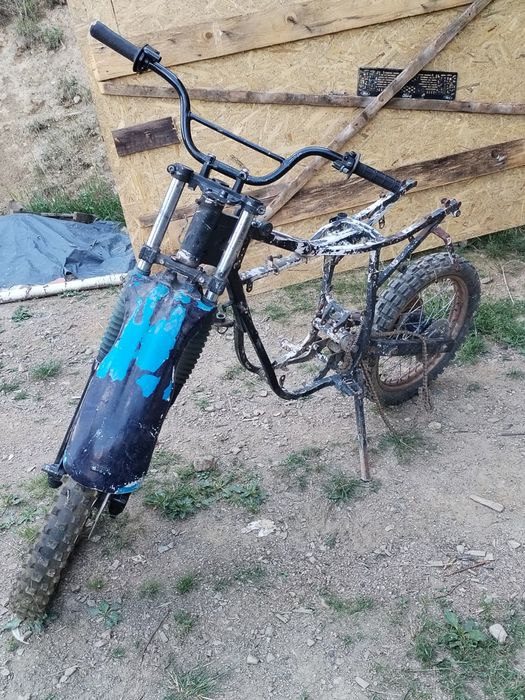 Vând sau schimb cu anvelope de ATV seria 21x10-8 cadru de aprilie 50cc