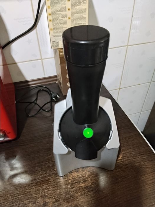 Aparat de făcut înghețată din fructe congelate