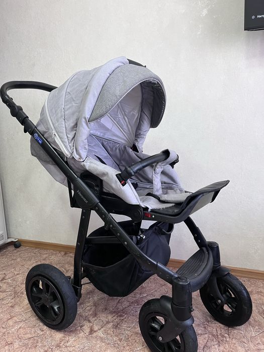 Продам детскую коляску 3 в 1
