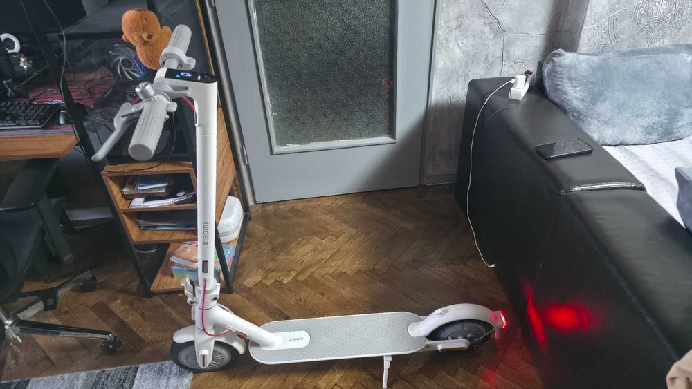 Продавам Xiaomi Electric Scooter 3 Lite – бял