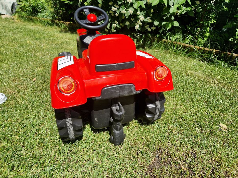 Tractor rosu cu pedale cu ax frontal si claxon