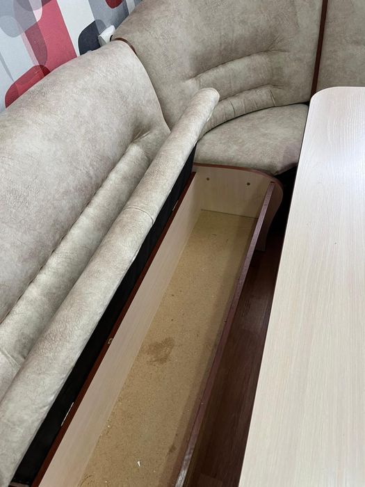 Продается куханный уголок. Стол стулья