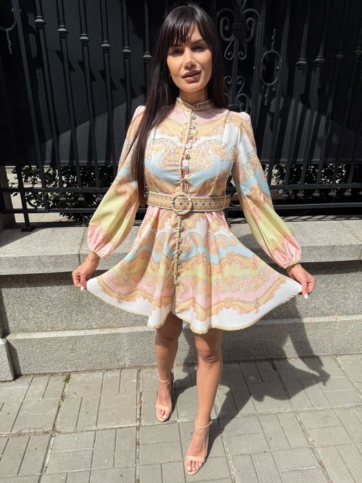 Къса рокля с колан в бонбонени цветове