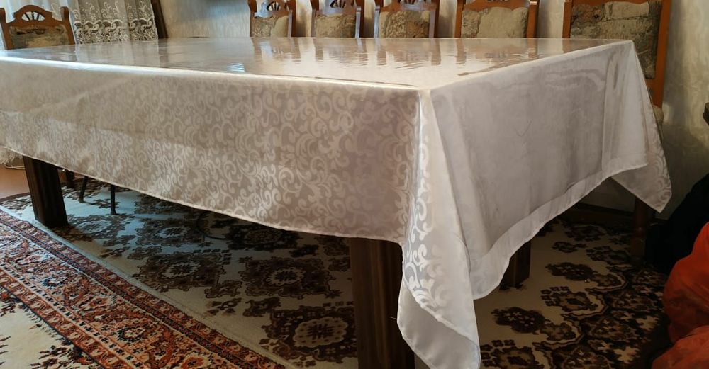 Стол гостиный дерево