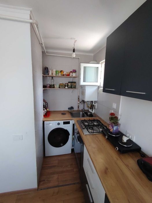 De vanzare garsoniera Iacob Andrei nr 31 et 4 din 4 18 mp renovata recent gaze, centrala, electrica noua, instalatii noi mobila noua si electrocasnice