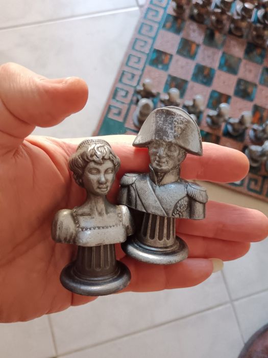 Метален шах с метална дъска