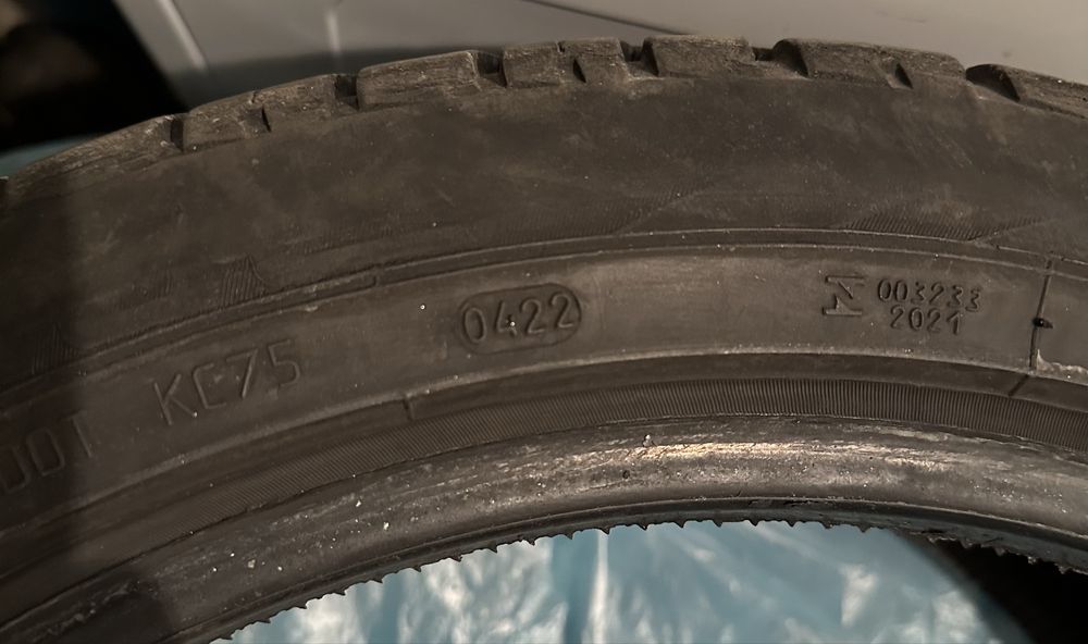 245/40 R18 - общо 5 броя (2х Falken + 3x Premiorri) DOT 22/20