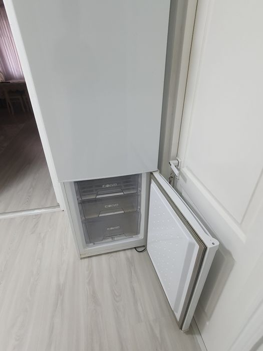 Холодильник свой купила в прошлом году в магазине