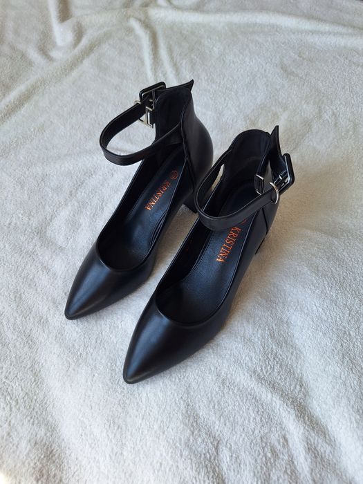 Чёрные туфли новые 39 размера