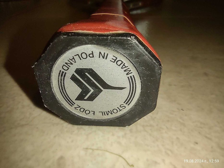 Ракети за тенис на корт и бадминтон