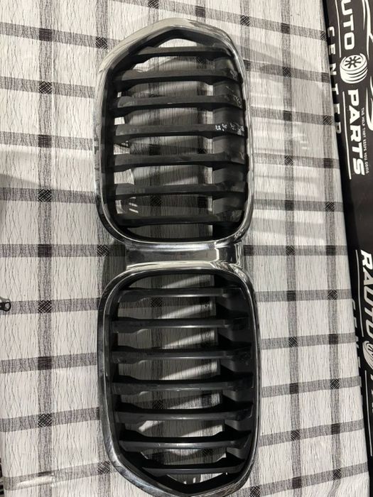 Grila centrala BMW X1 F48 LCi 2020/2021/2022/2022/2023