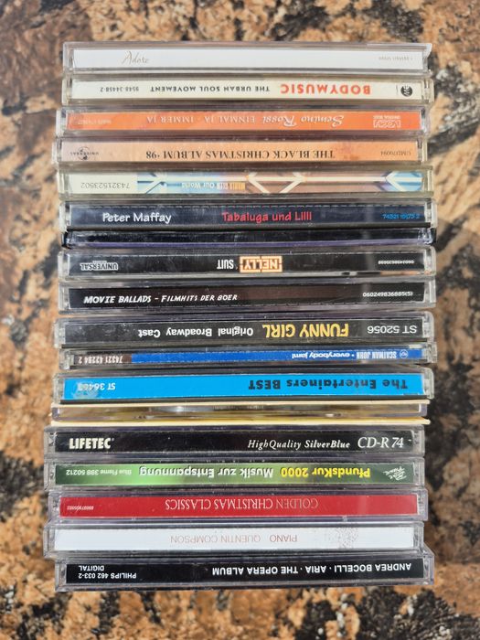 Vând 64 CD muzica usoara mixta straina artisti internationalii
- Tot lotul de 64 CD cu muzică usoara mixta straina 455 lei (aproximativ 7lei /1CD)
65