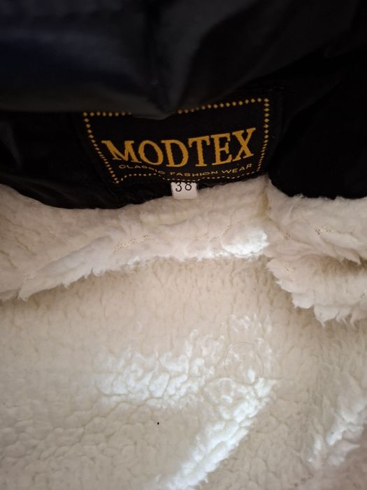 Куртка сатылады.