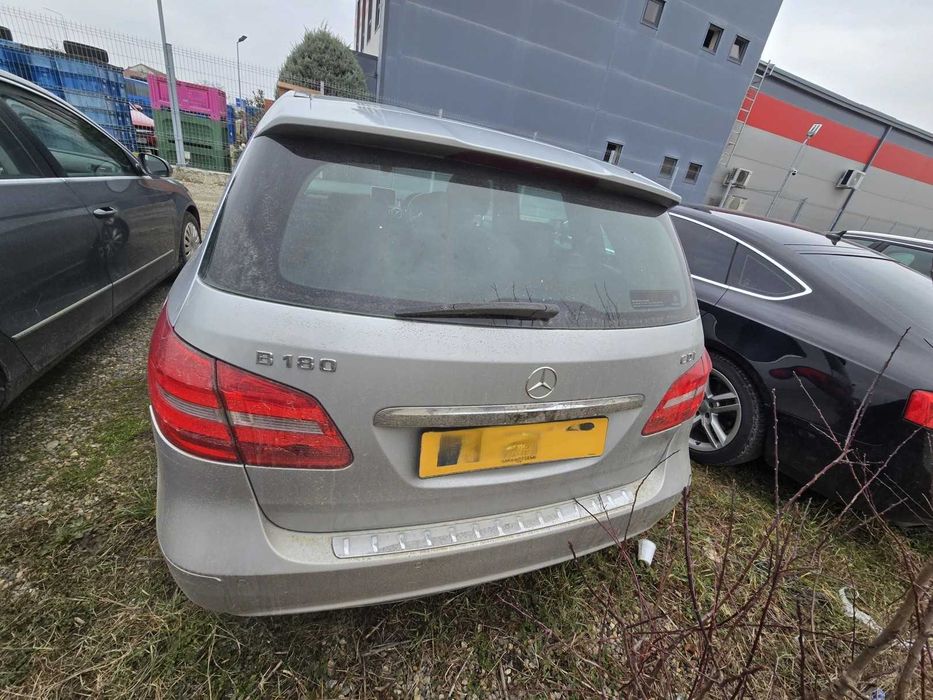 Dezmembrari dezmembrez Mercedes B-Class 1.8 CDI cod motor OM651901