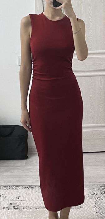 Вечернее бордовое платье
