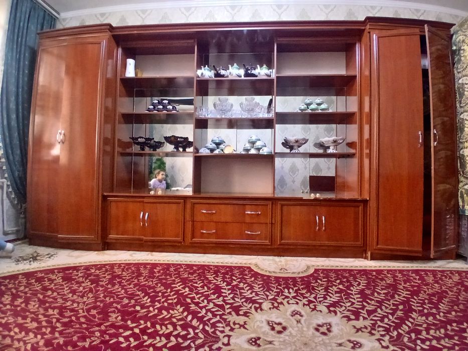 Stenka va trimo sotiladi stenkani oynalariyam bor ikkalasiyam yangiday