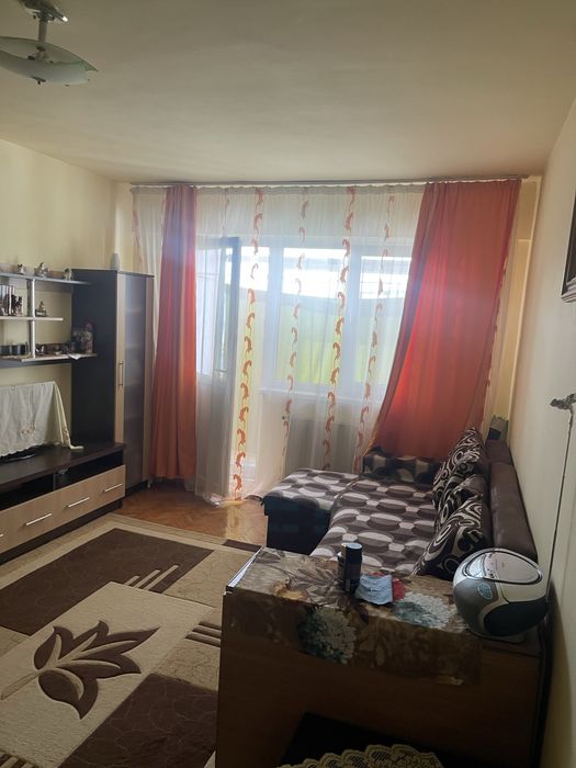 Persoana fizica vand apartament decomandat 2 camere - etaj 4