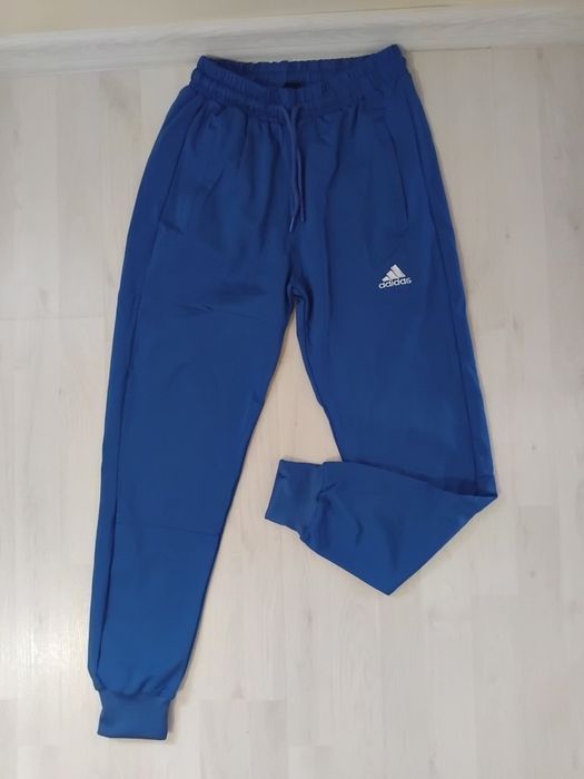 Pantaloni Nike si Adidas