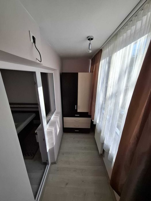 Vand apartament decomandat 2 camere - etaj 1 / 4