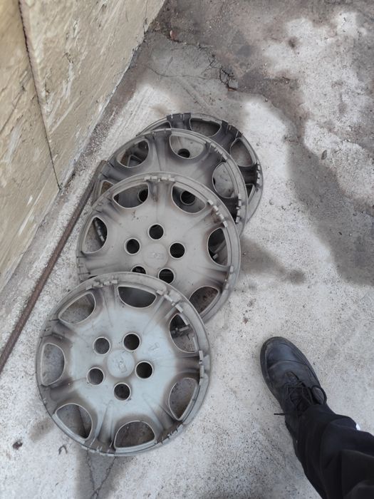 Продам резину и колпаки