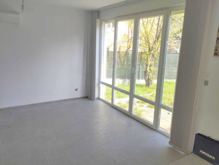 Продава редова къща с акт 16 във в.з. Киноцентъра 3, гр. София