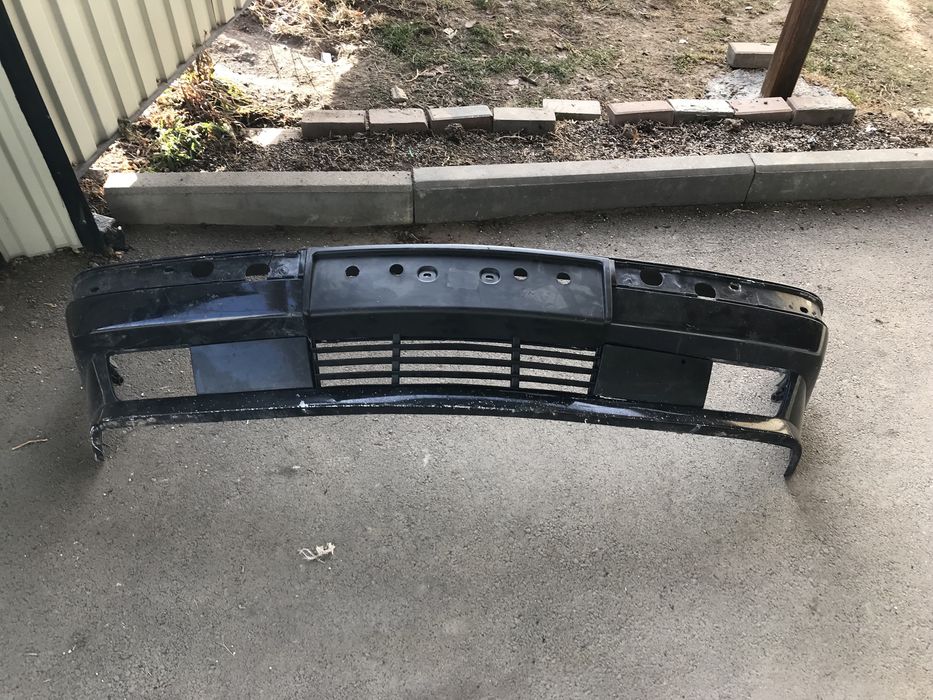 Продам передний бампер Bmw e34 привозной оригинал