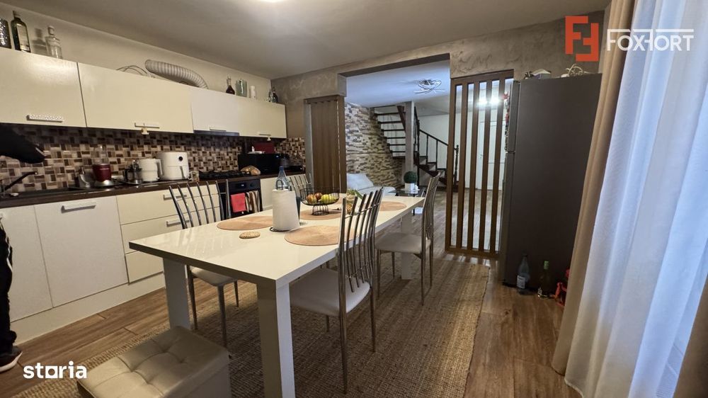 Casa la curte comuna cu 3 camere, zona Dambovita