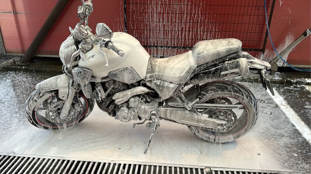 Vand motocicleta yamaha mt-03