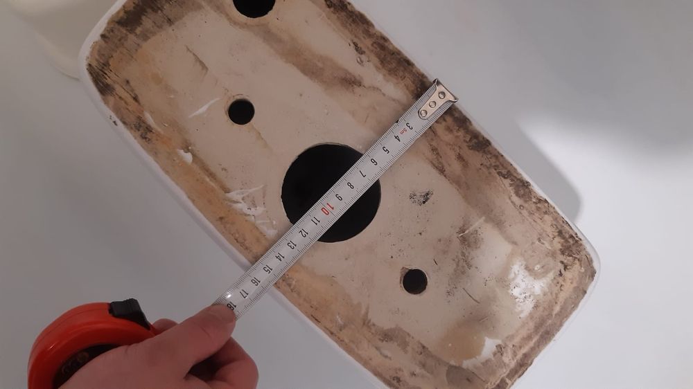 Сантехник унитаз бочок.