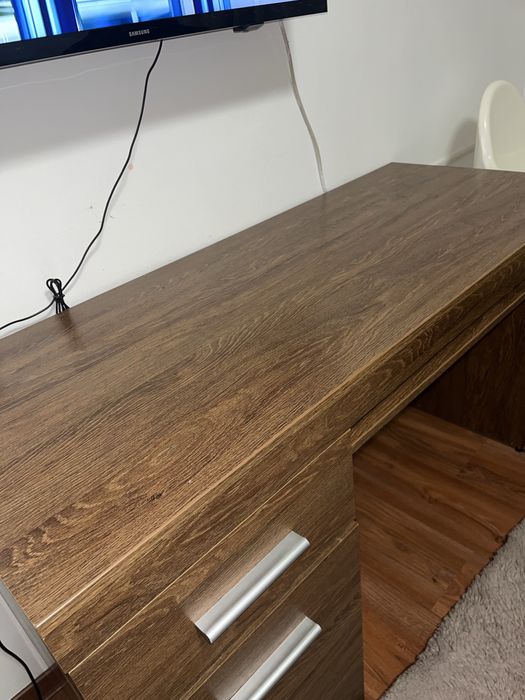 Birou Dedeman, cumparat acum un an