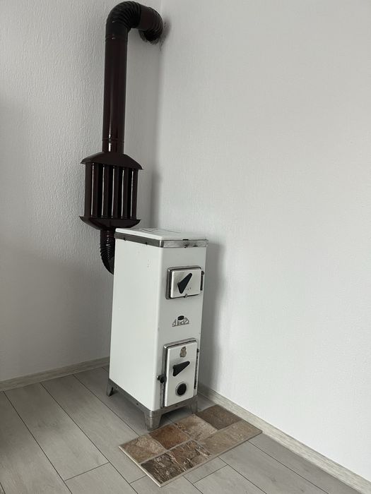 Soba pe lemne in stare buna de functionare