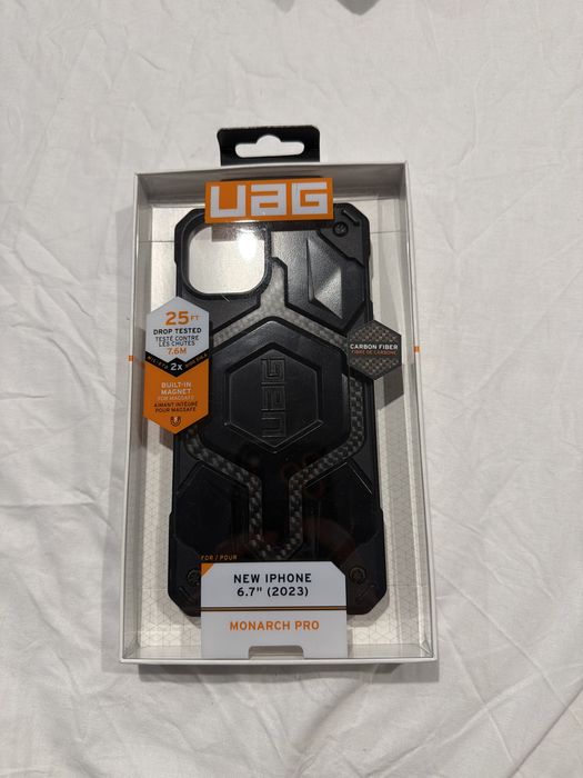Husa UAG Monarch Pro Carbon Fiber iPhone 15 Plus
