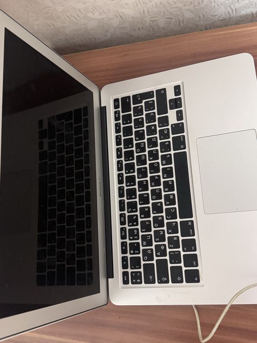 Продам mac air 2011 года