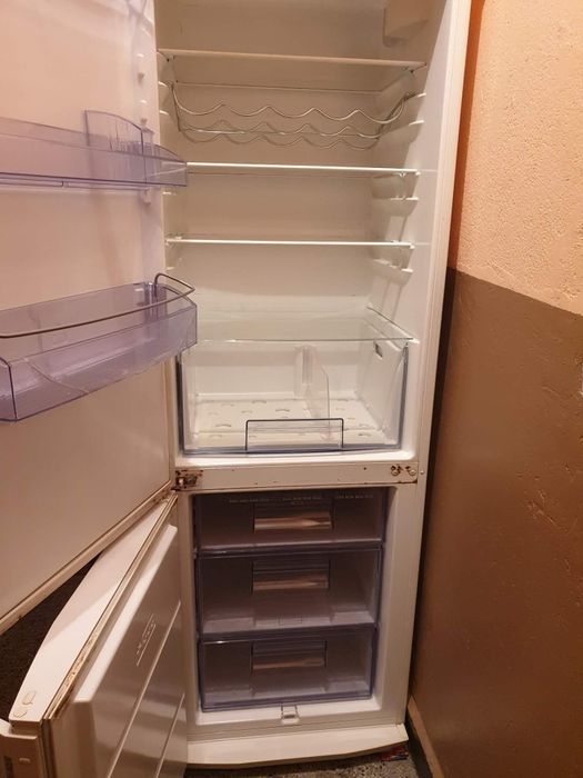 Хладилник AEG, с два компресора