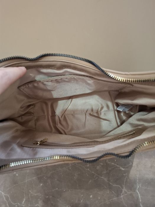 Продавам стилна дамска чанта тип "Hobo" - Mexx