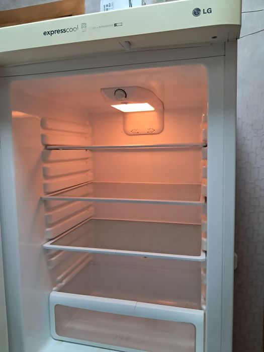 Двухкамерный холодильник LG