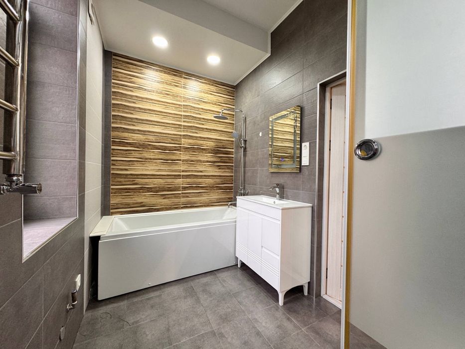 Дархан Новомосковская 4/4/8 128кв.м евро ремонт без мебели