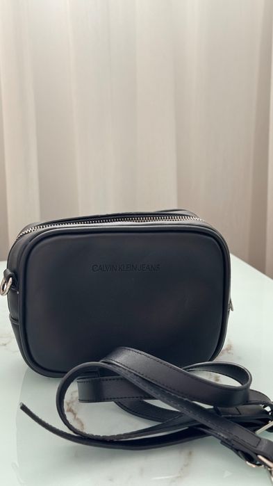 Calvin Klein черна чанта