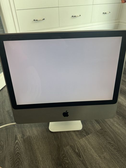 Apple iMac desktop