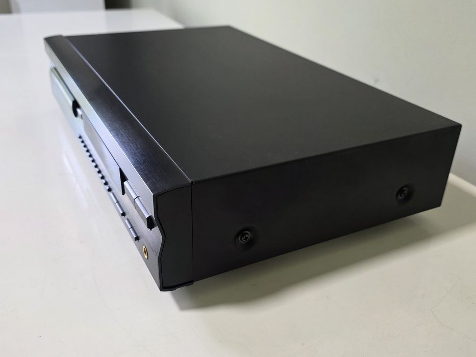 CD плейър Yamaha CDX-596