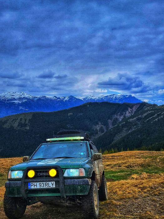 Opel Frontera 2.0, modificată, pregătită de munte