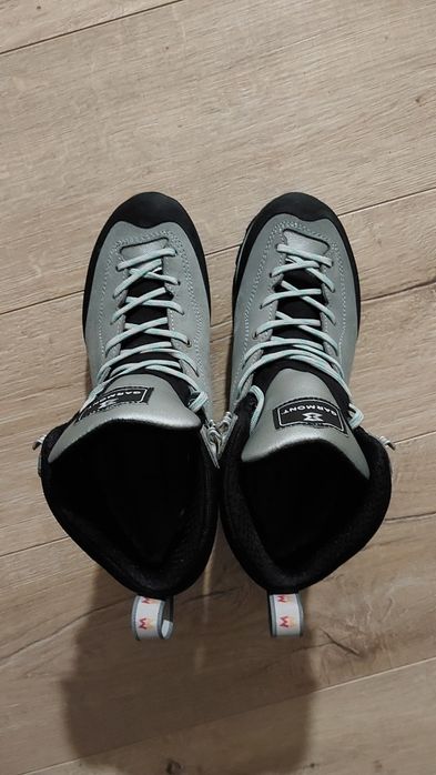 Bocanci trekking dama Garmont Ascent GTX 39,5 light grey/light gren