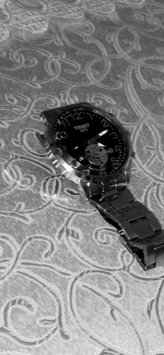 Часы Tissot, работает с батарейкой,удобно и стильно