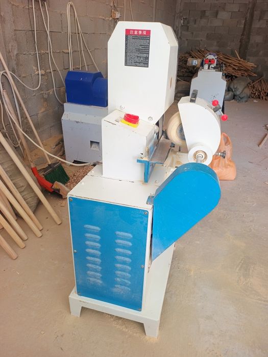 Станок күрек сабын шығарады. Істеп тұр